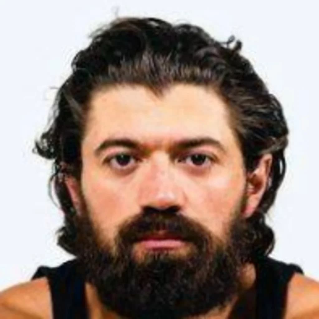 Foto de frente de Alex Hormozi