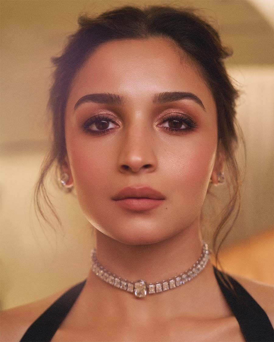 Foto de frente de Alia Bhatt