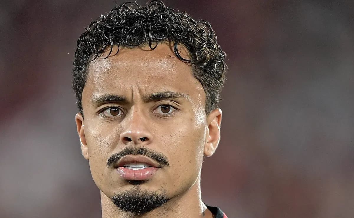 Foto de frente de Allan