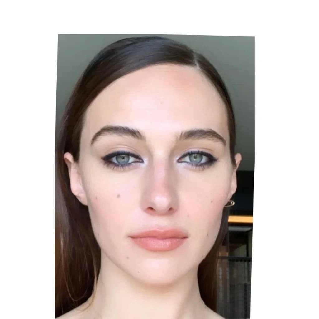 Foto de frente de Devon Lee Carlson