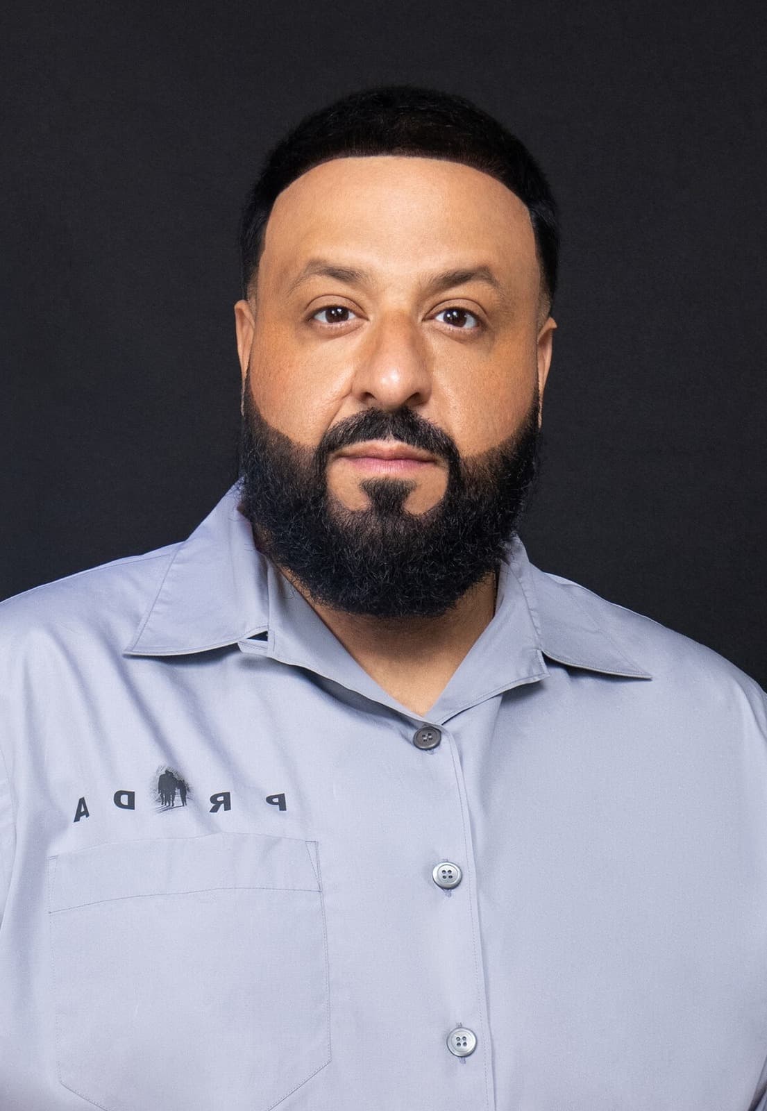 Foto de frente de DJ Khaled