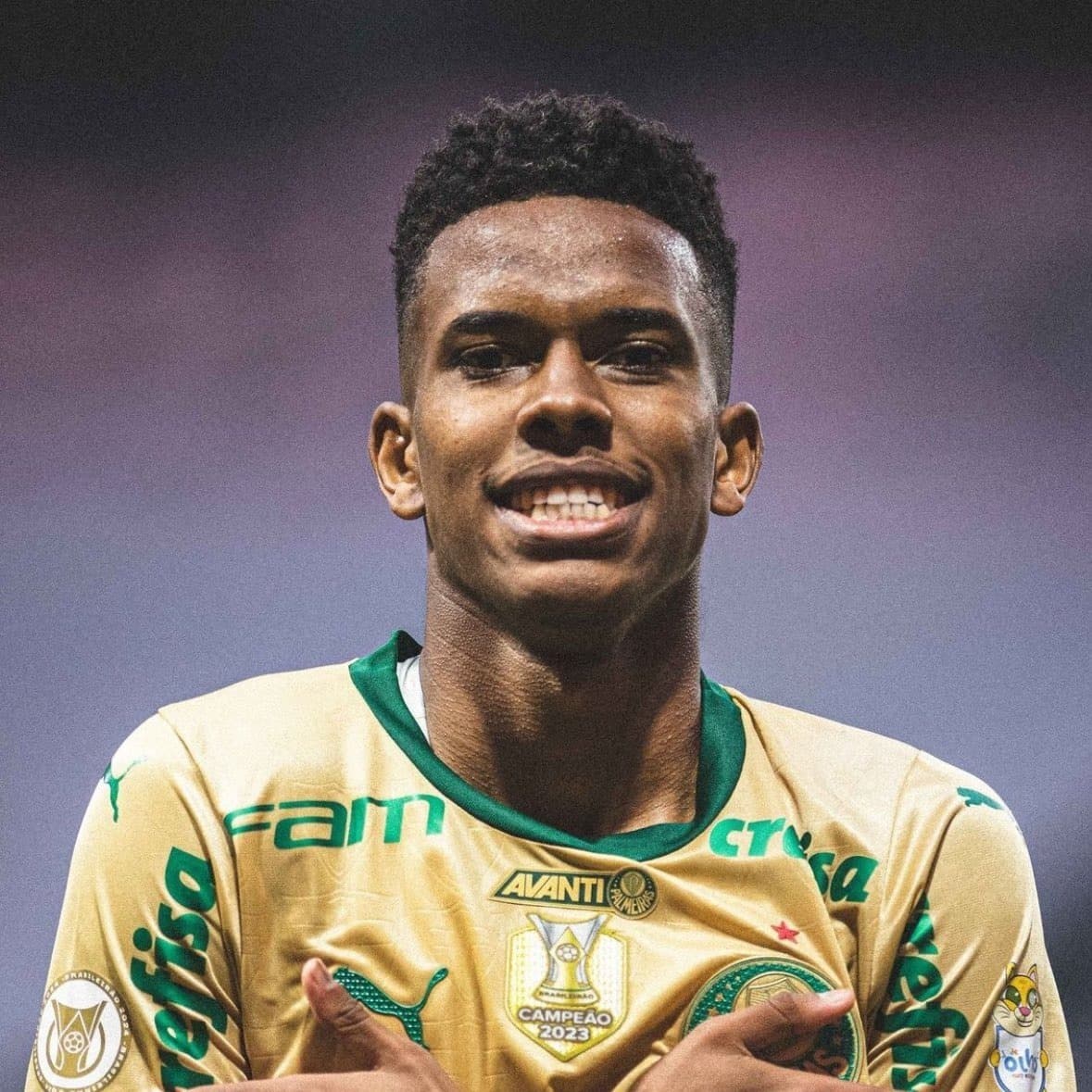 Foto de frente de Estêvão