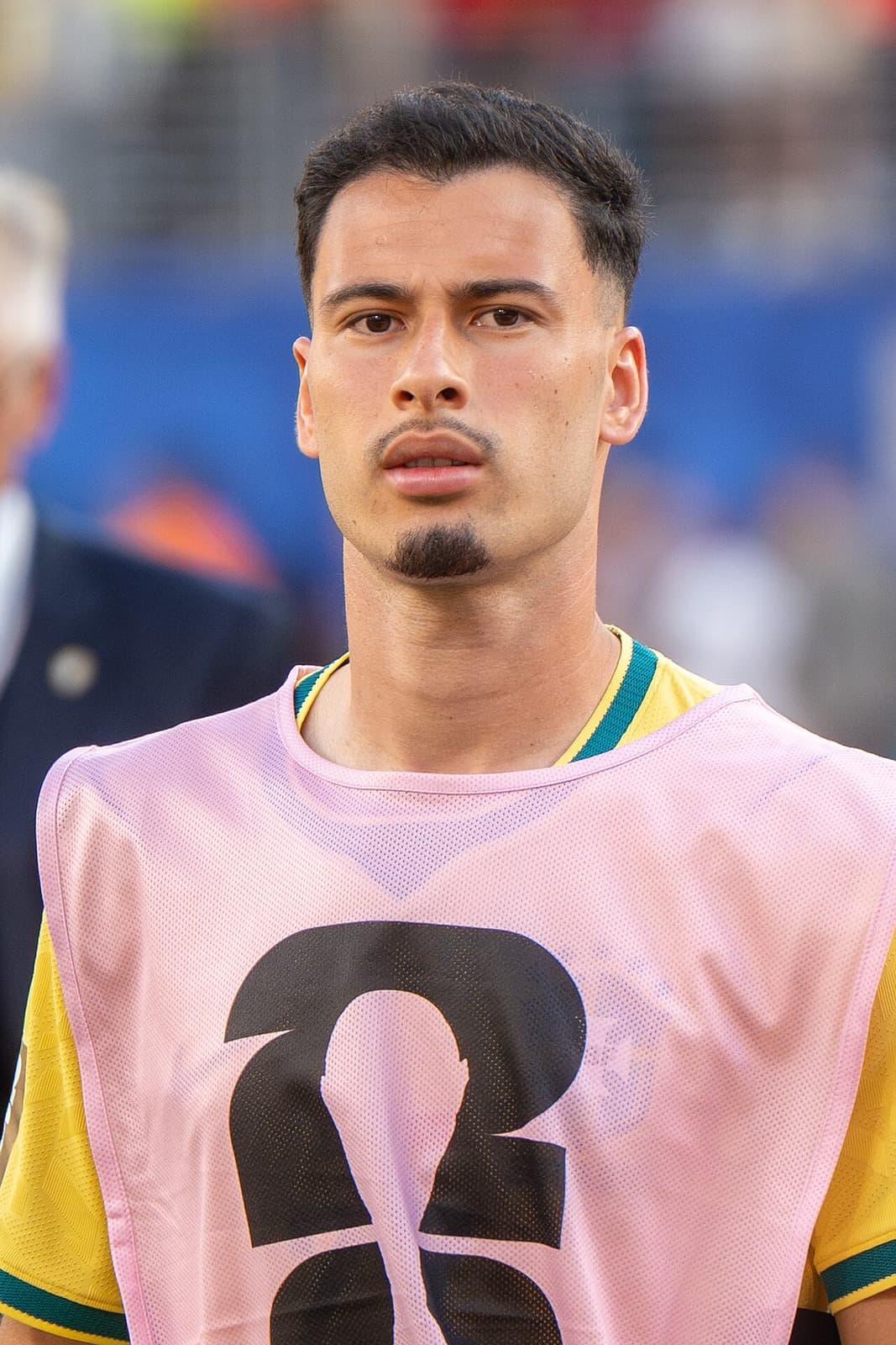 Foto de frente de Gabriel Martinelli
