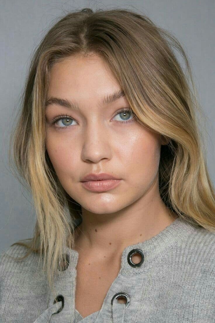 Foto de frente de Gigi Hadid