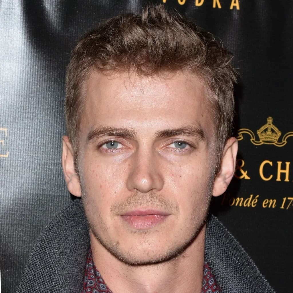 Foto de frente de Hayden Christensen