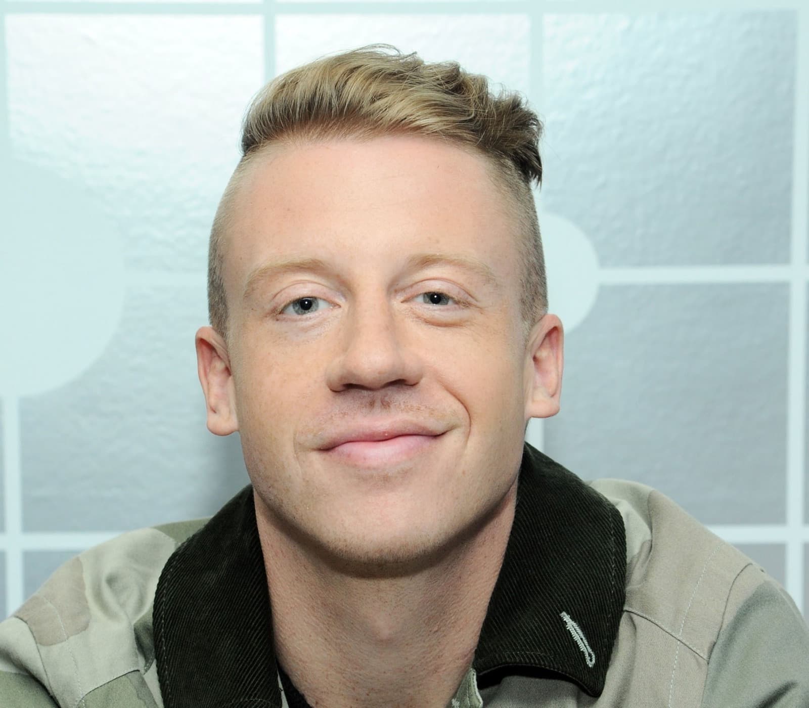 Foto de frente de Macklemore