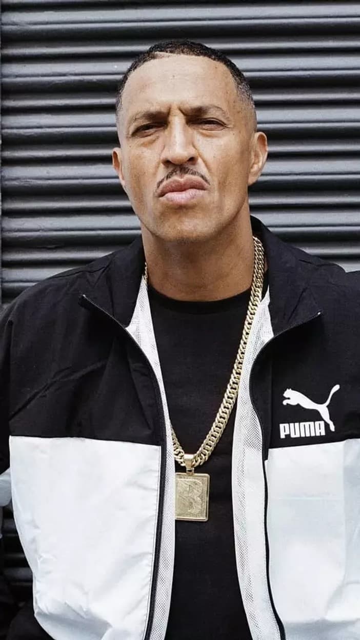 Foto de frente de Mano Brown