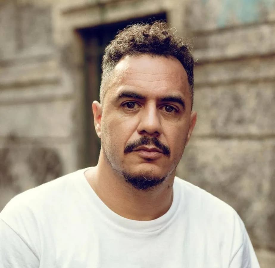Foto de frente de Marcelo D2