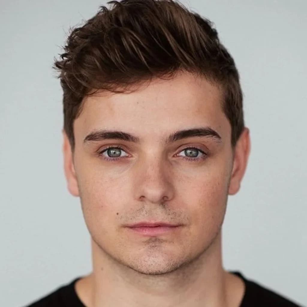 Foto de frente de Martin Garrix