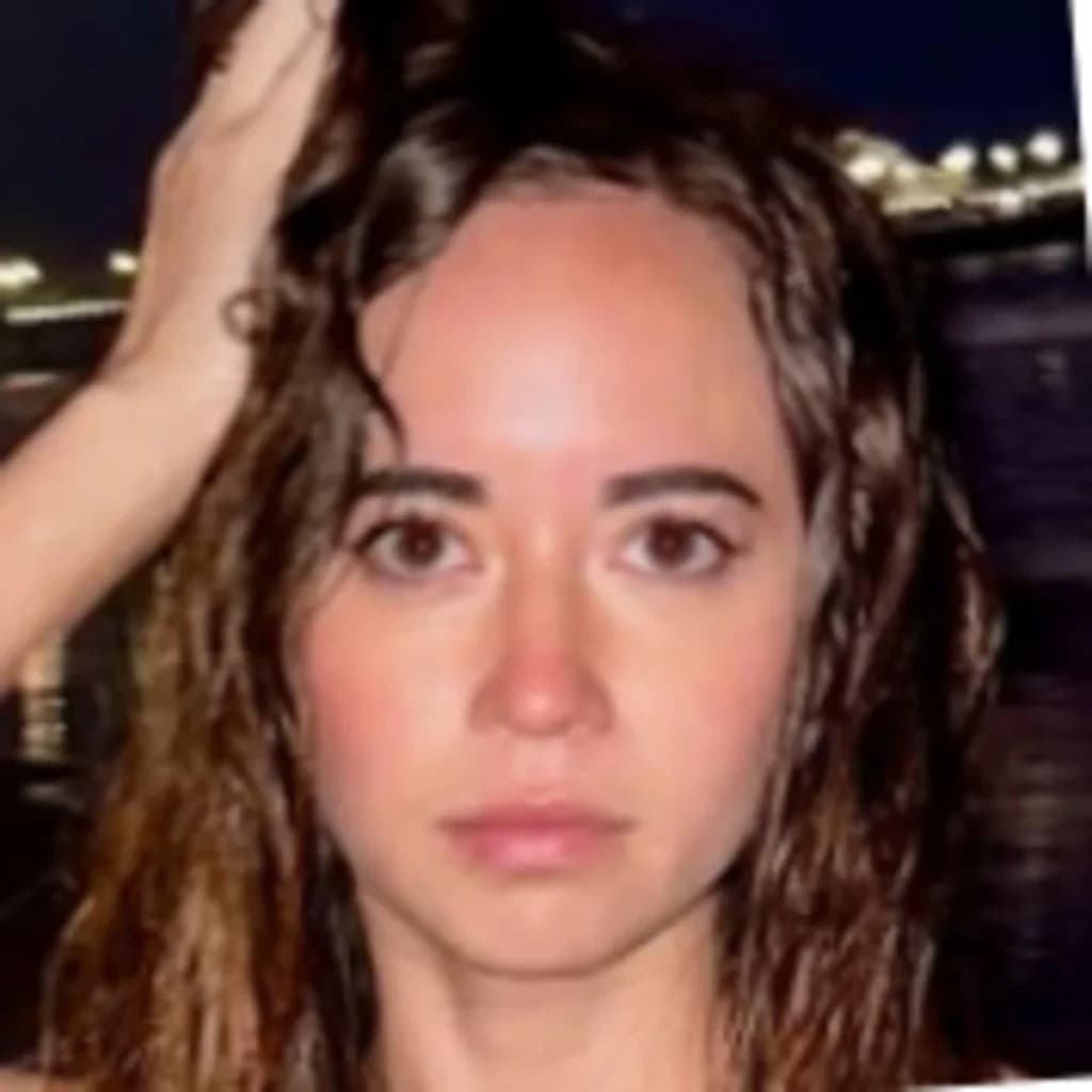 Foto de frente de Maya Higa