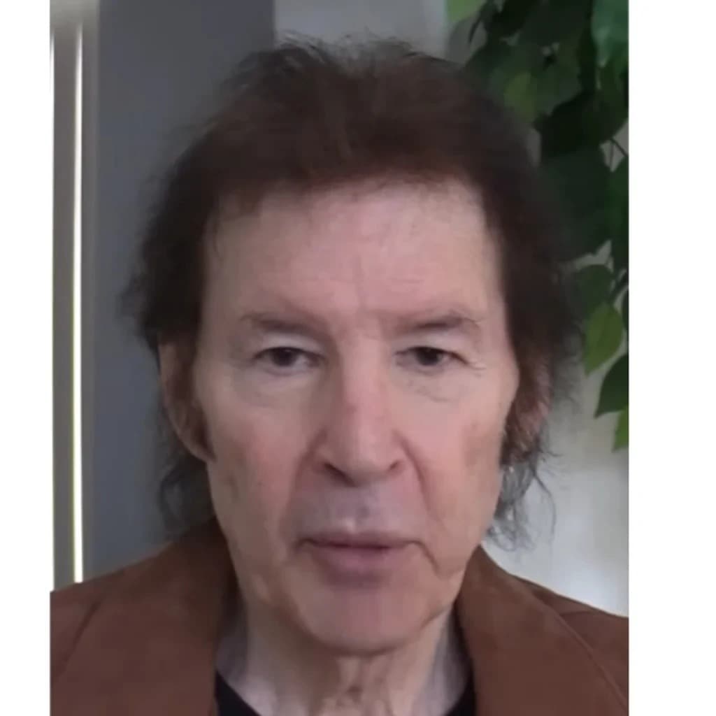 Foto de frente de Neil Breen