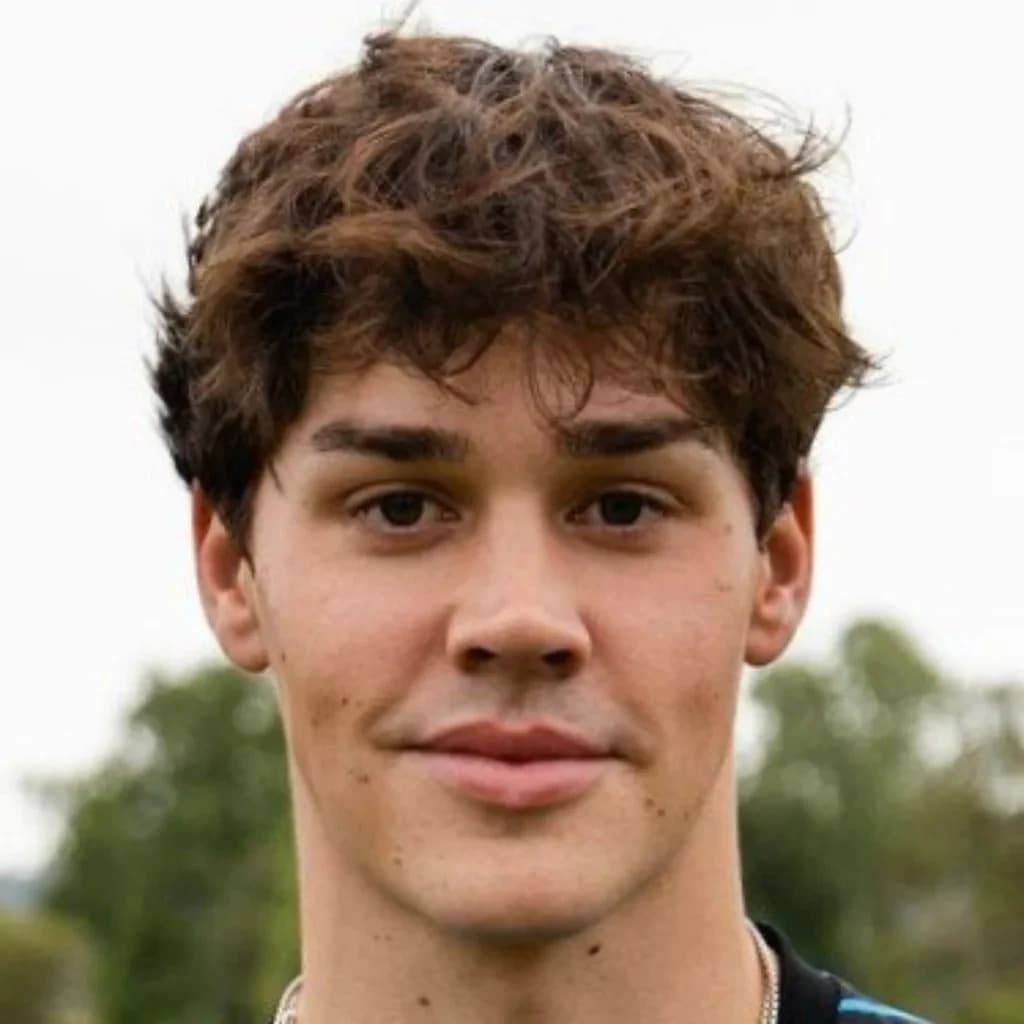 Foto de frente de Noah Beck