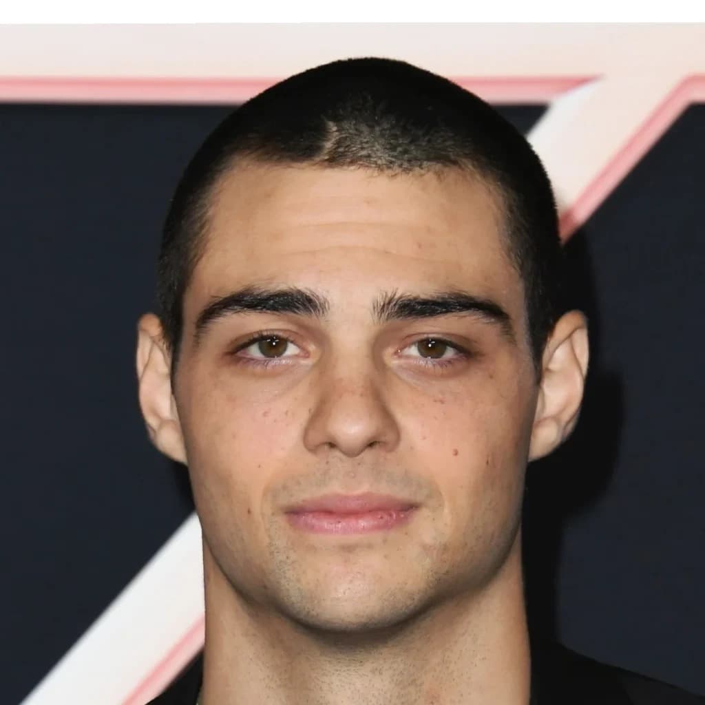 Foto de frente de Noah Centineo