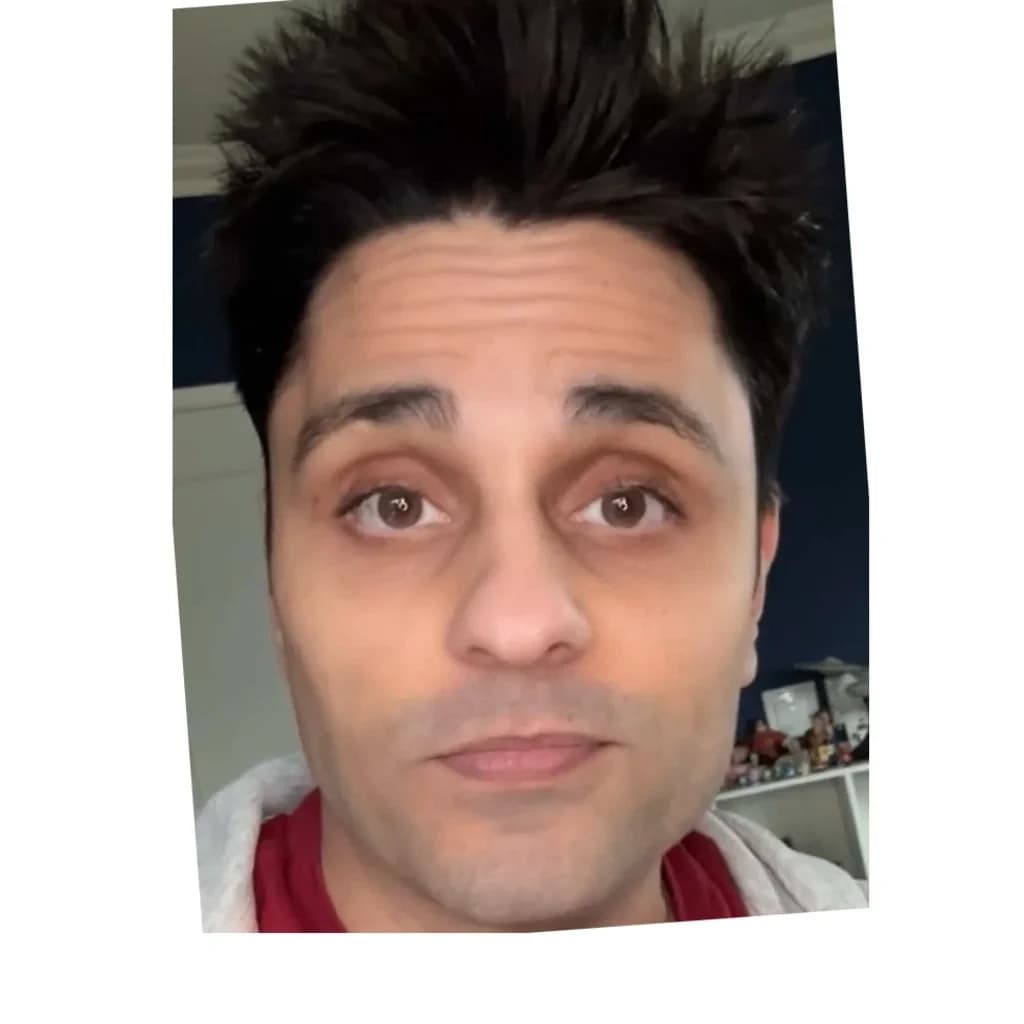 Foto de frente de Ray William Johnson