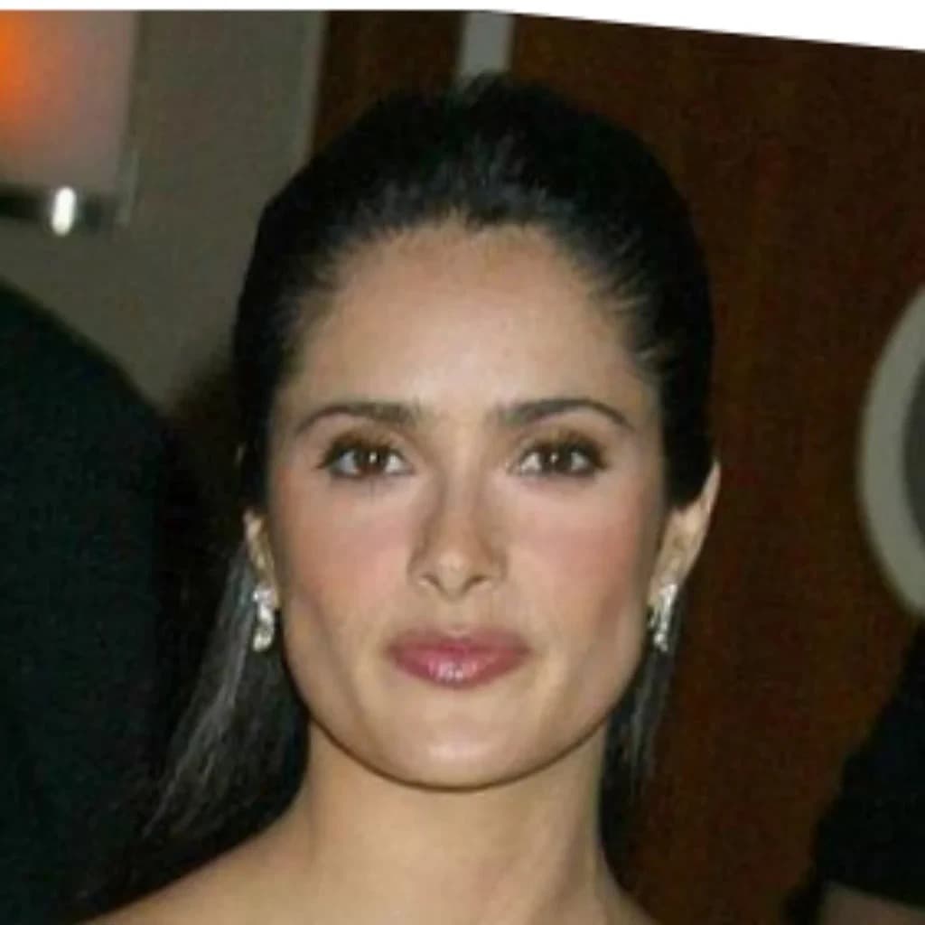 Foto de frente de Salma Hayek