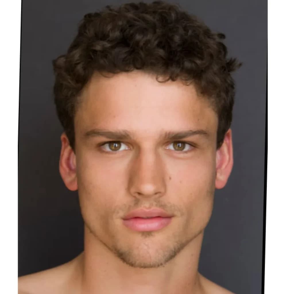 Foto de frente de Simon Nessman