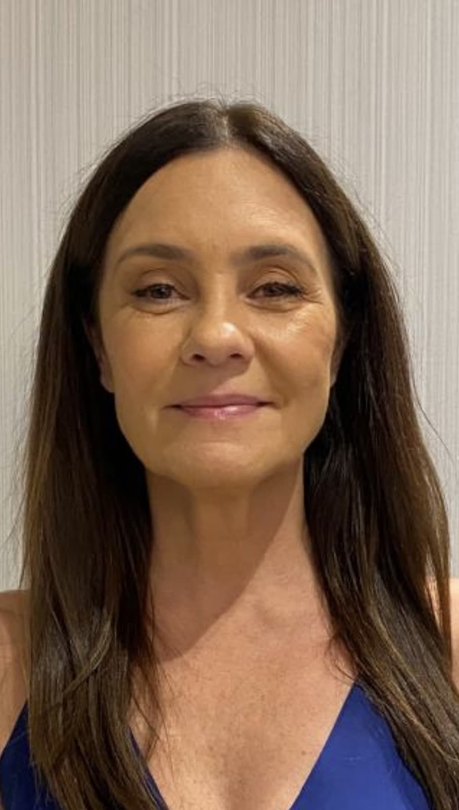 Foto de frente de Adriana Esteves