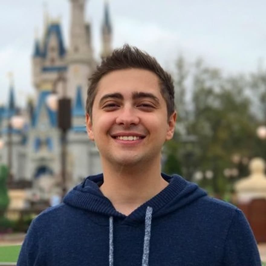 Foto de frente de Alanzoka
