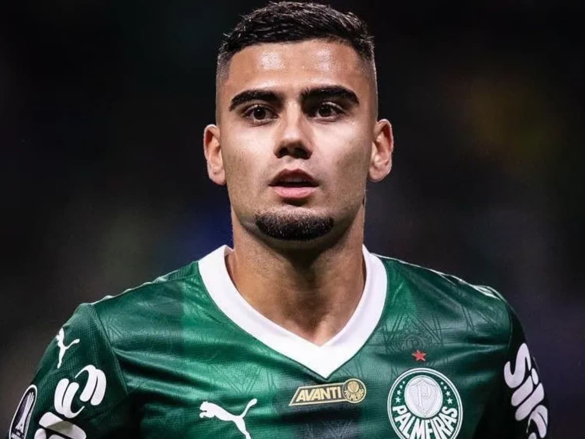 Foto de frente de Andreas Pereira