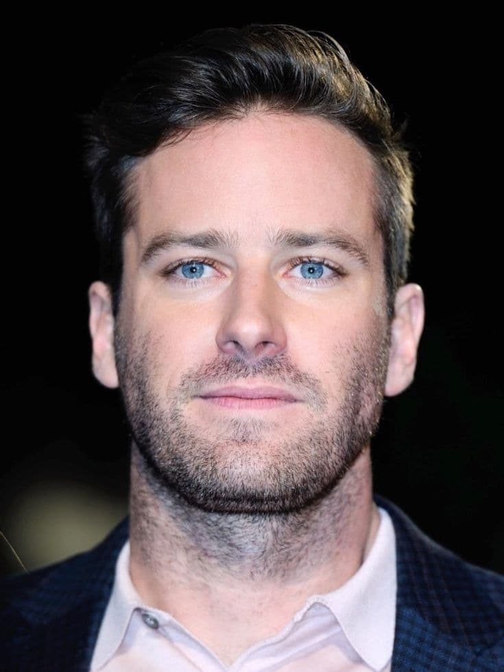 Foto de frente de Armie Hammer