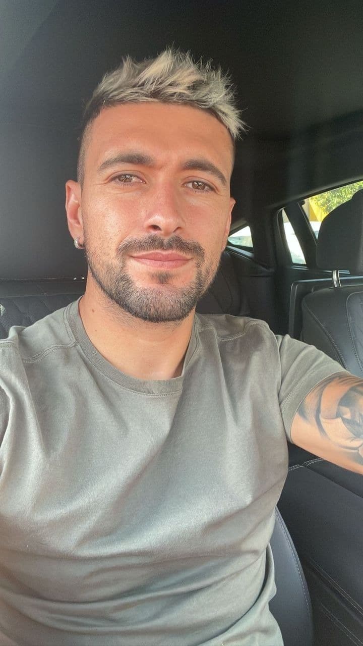 Foto de frente de Arrascaeta