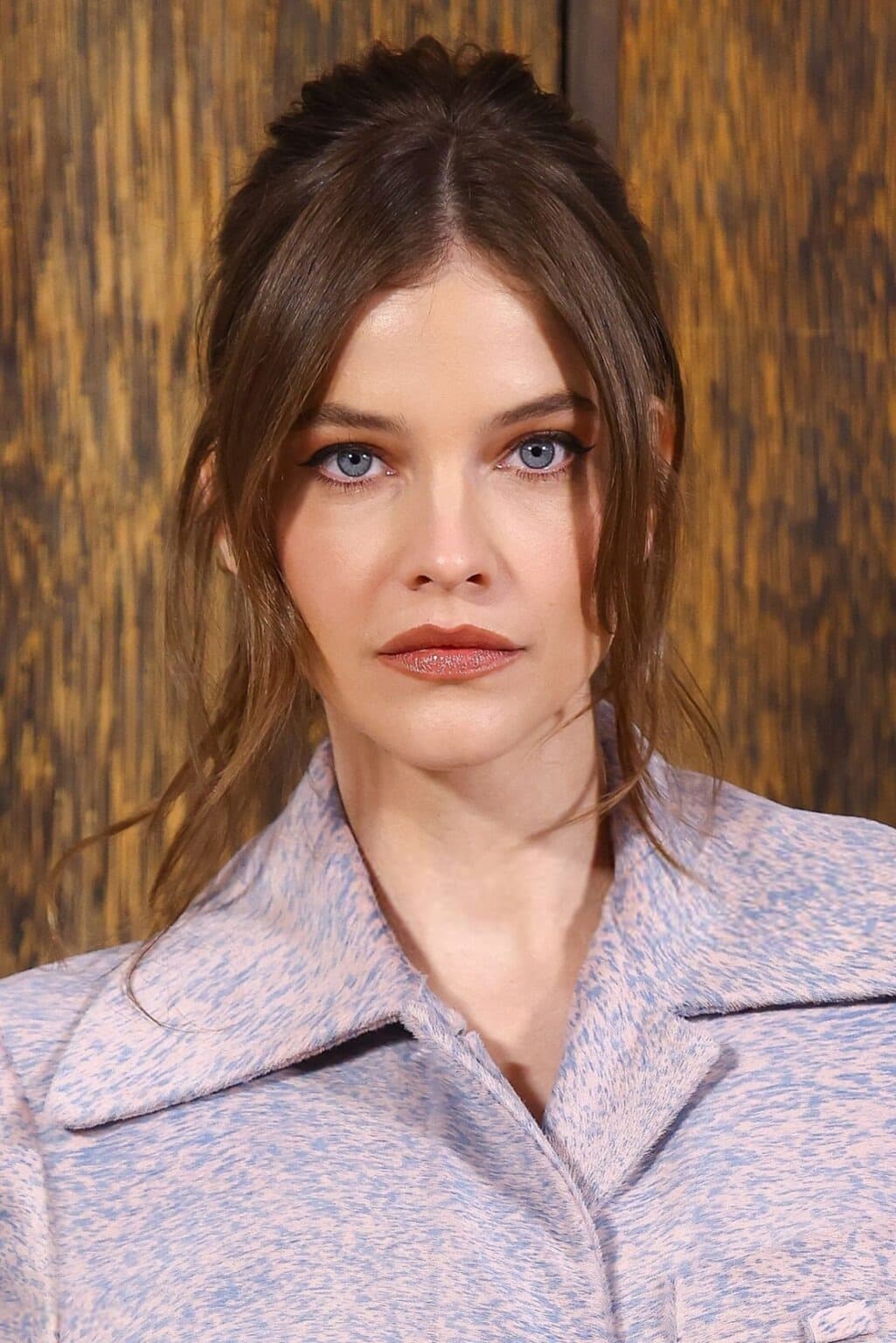 Foto de frente de Barbara Palvin