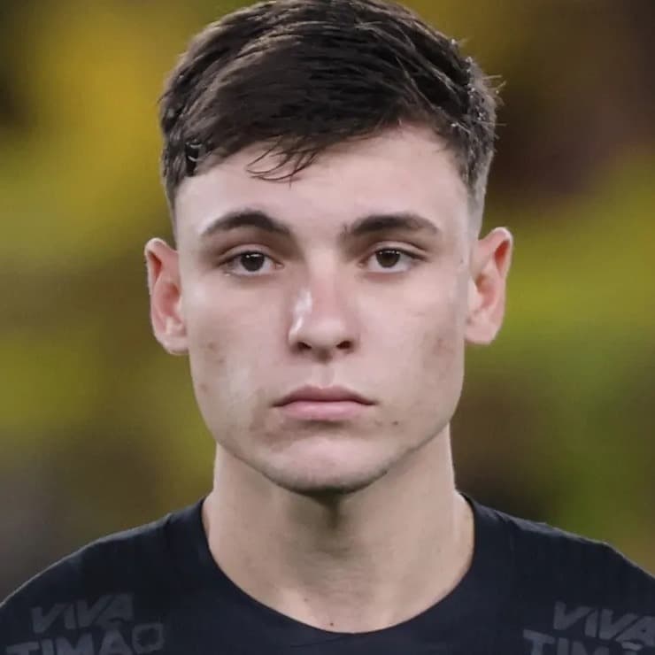 Foto de frente de Breno Bidon