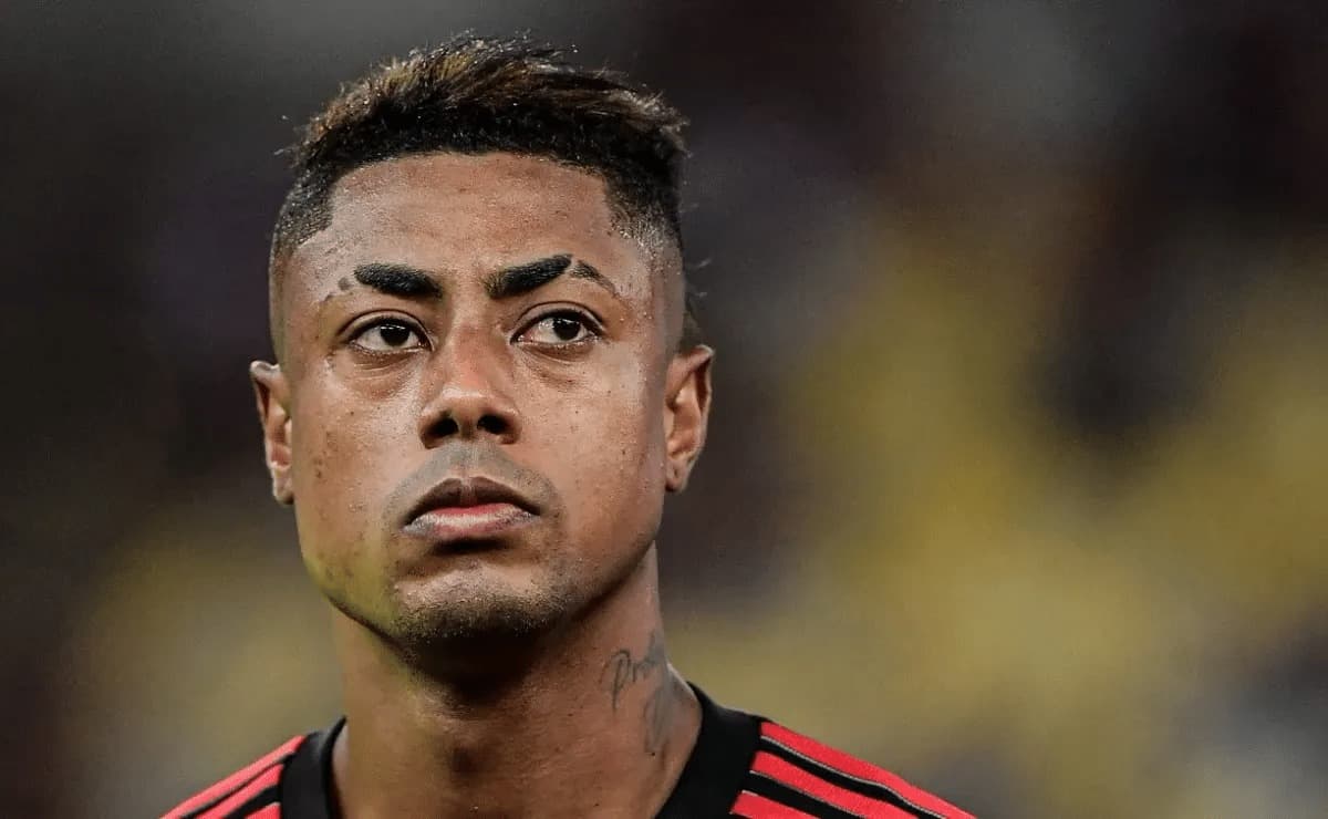 Foto de frente de Bruno Henrique