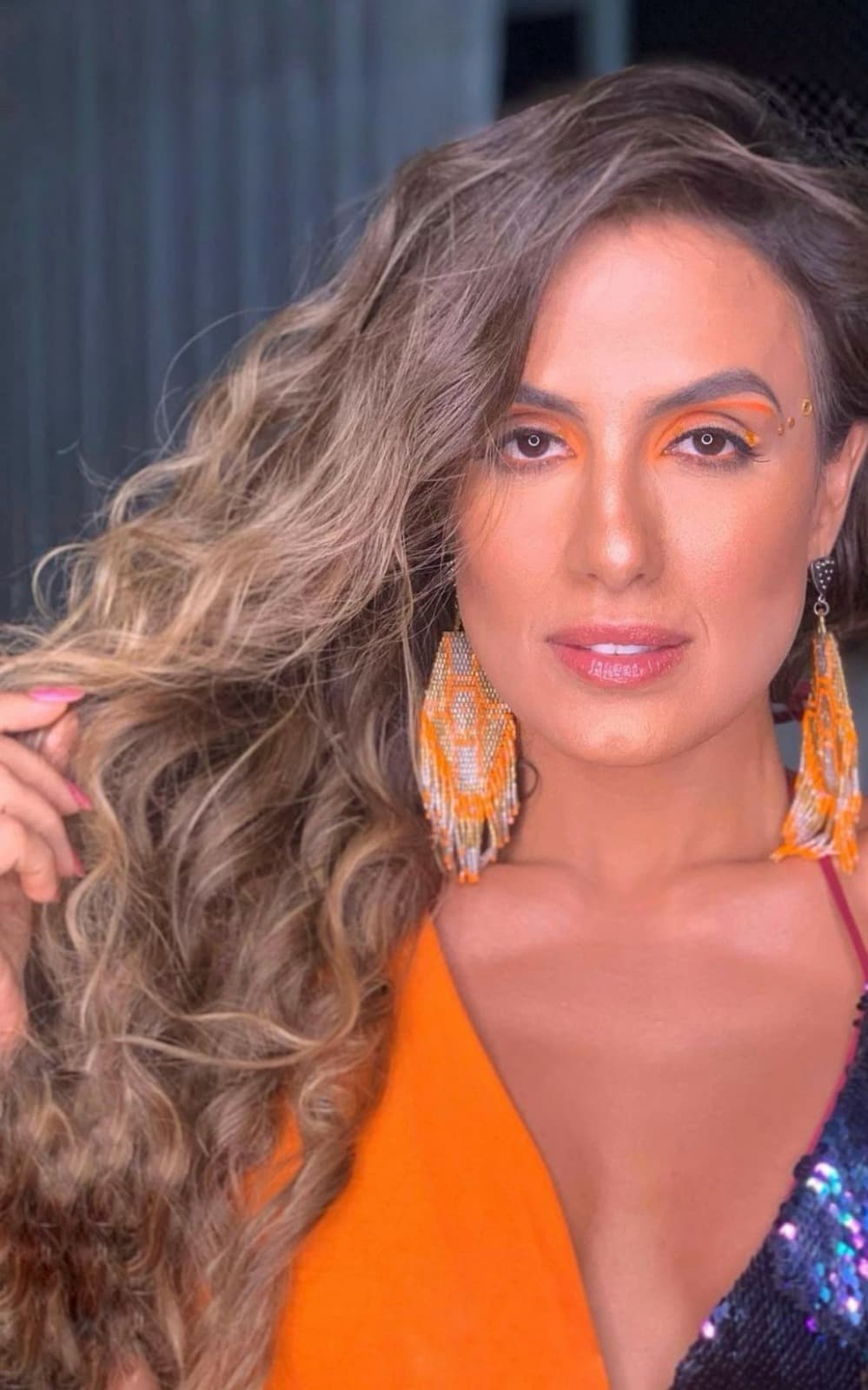 Foto de frente de Carol Peixinho