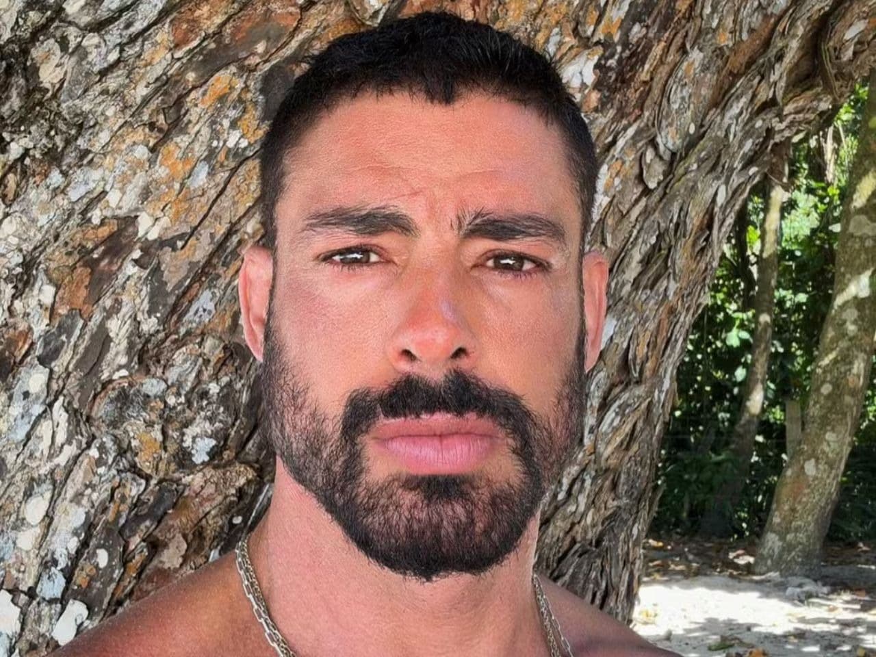 Foto de frente de Cauã Reymond