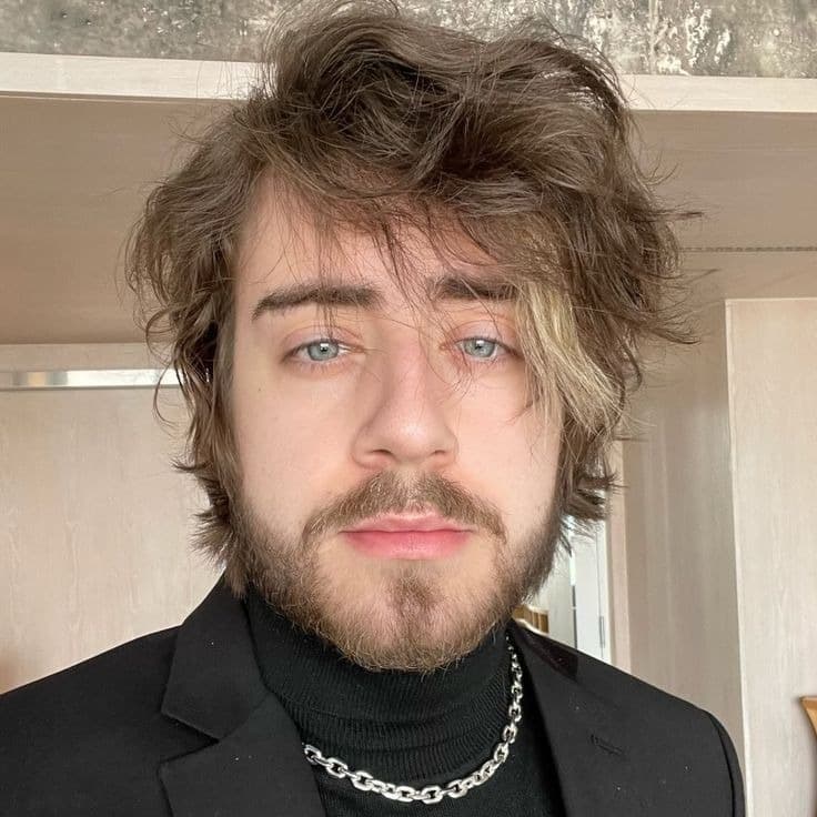 Foto de frente de Cellbit