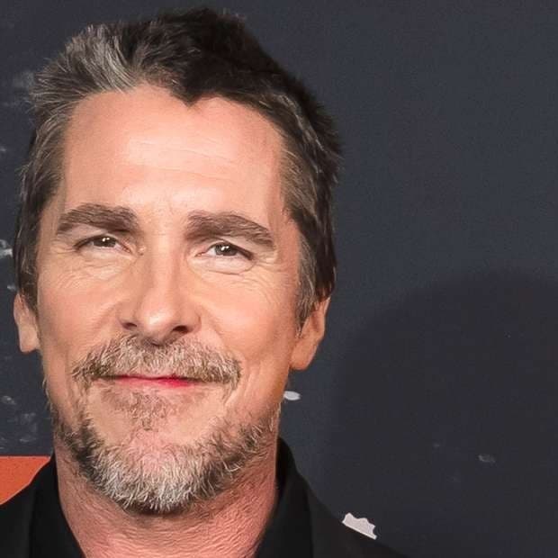 Foto de frente de Christian Bale