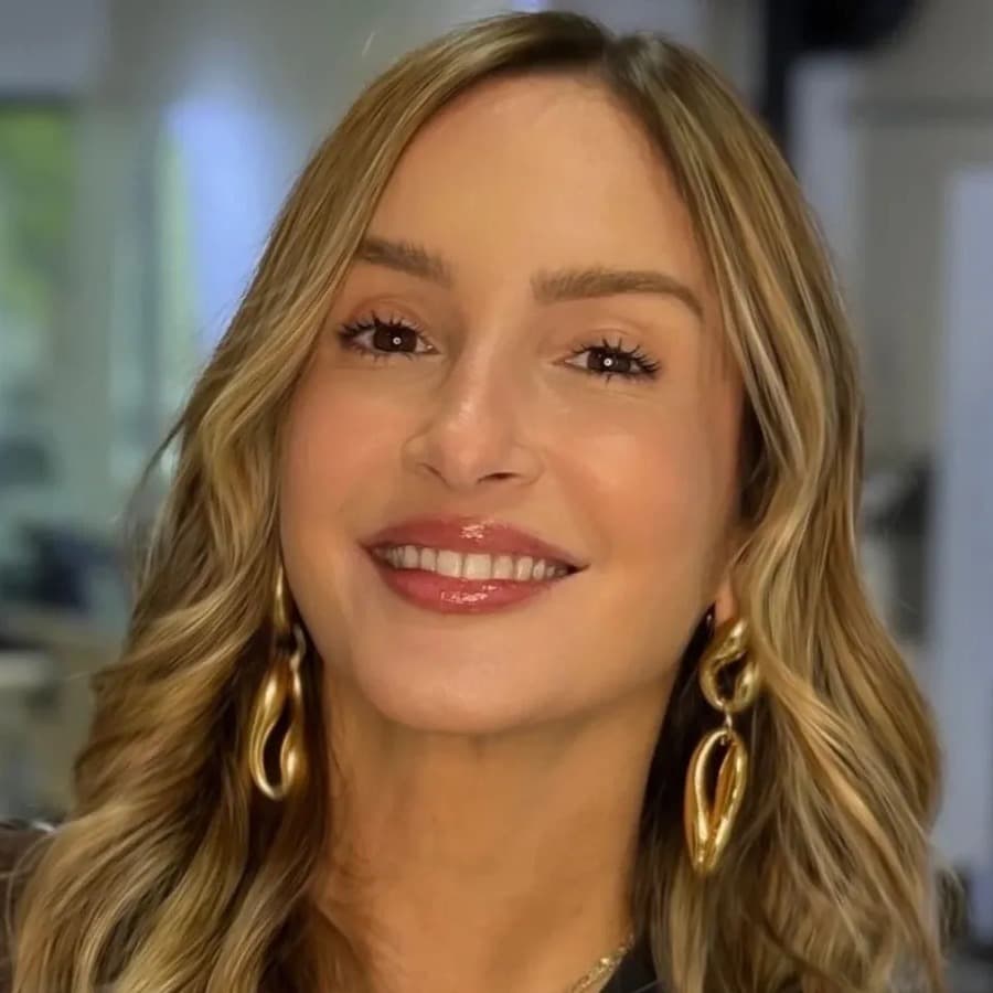 Foto de frente de Claudia Leitte