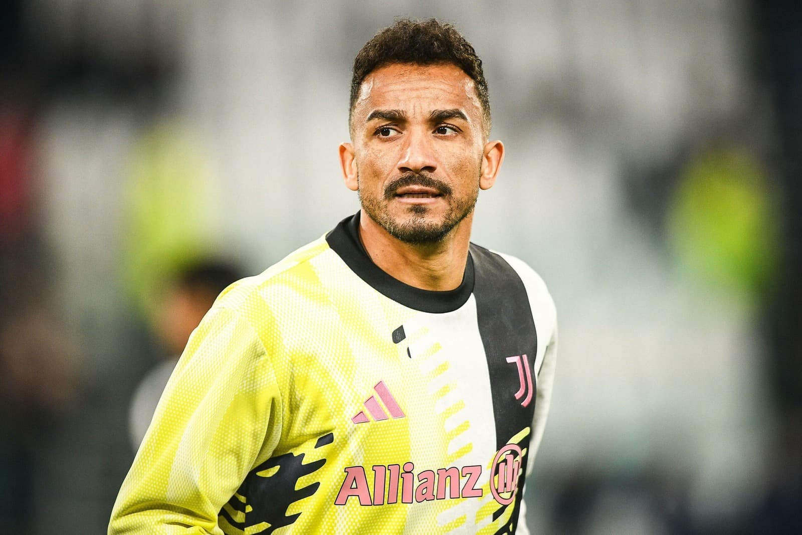 Foto de frente de Danilo
