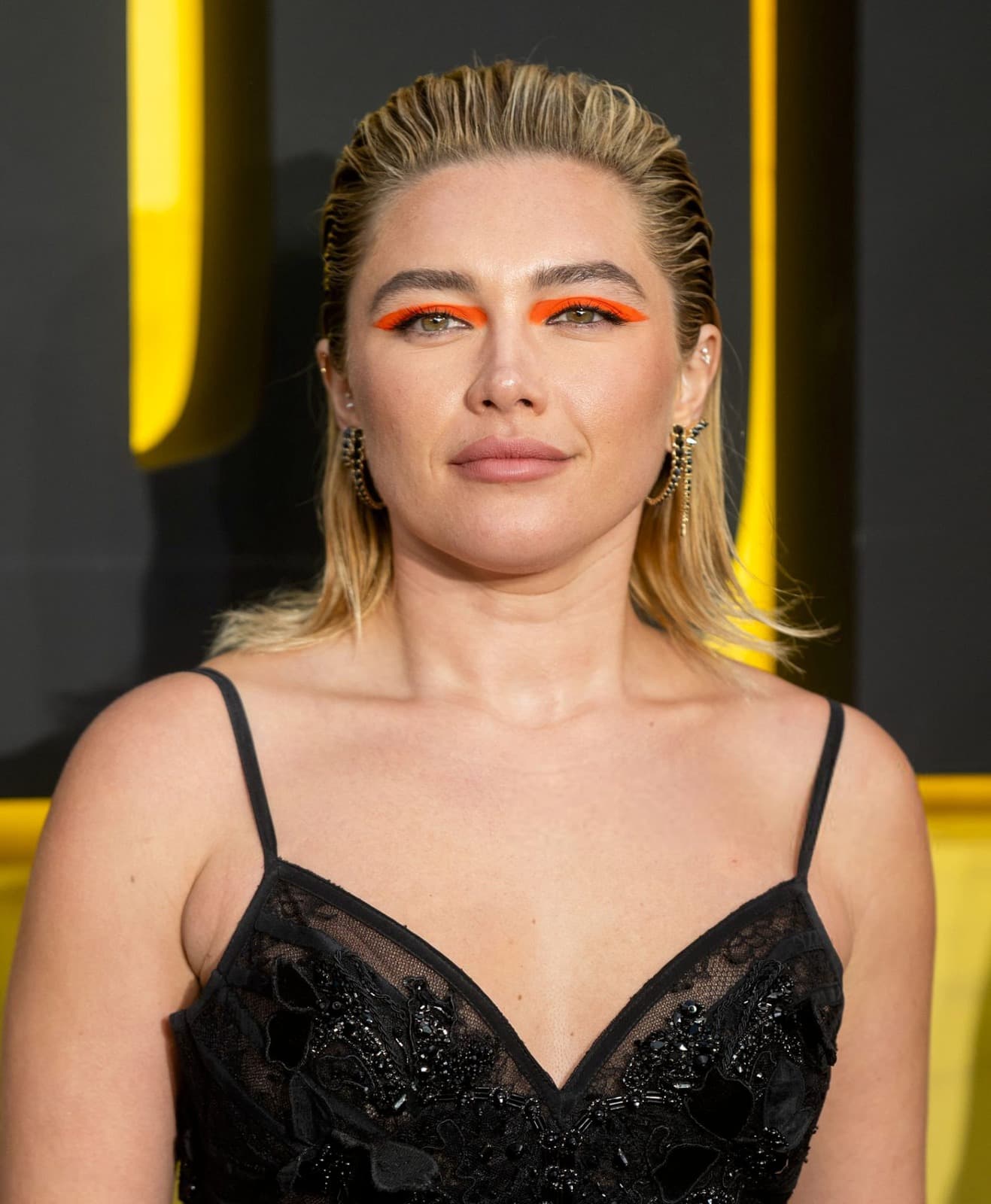 Foto de frente de Florence Pugh