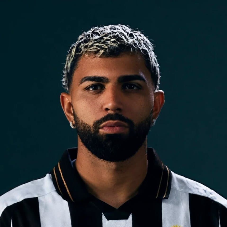 Foto de frente de Gabigol