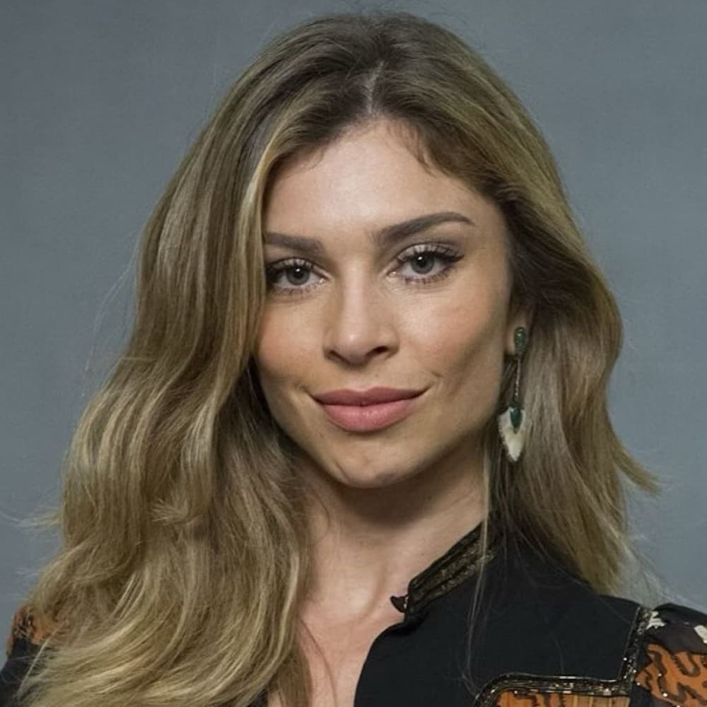 Foto de frente de Grazi Massafera