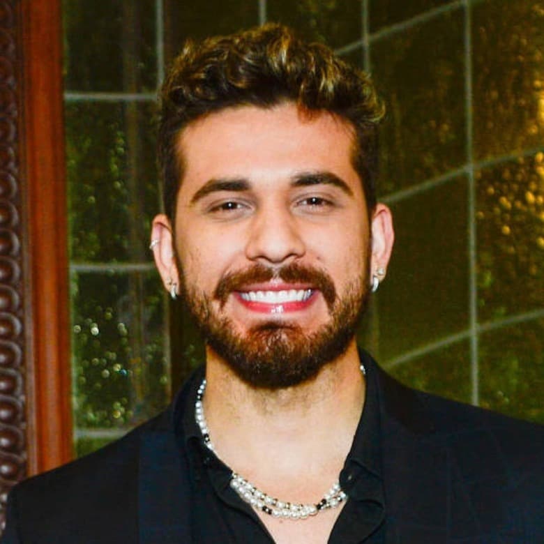 Foto de frente de Gustavo Mioto