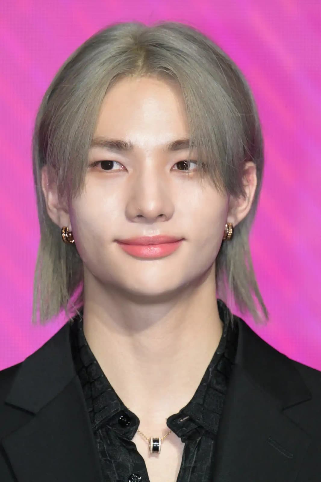 Foto de frente de Hyunjin (Stray Kids)