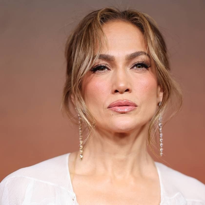 Foto de frente de Jennifer Lopez