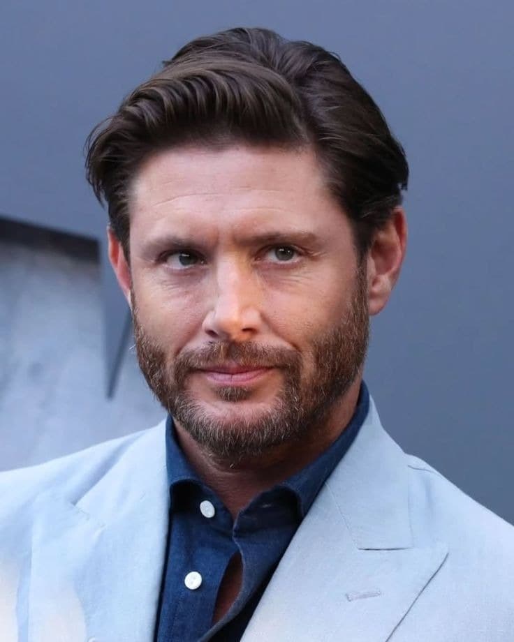 Foto de frente de Jensen Ackles