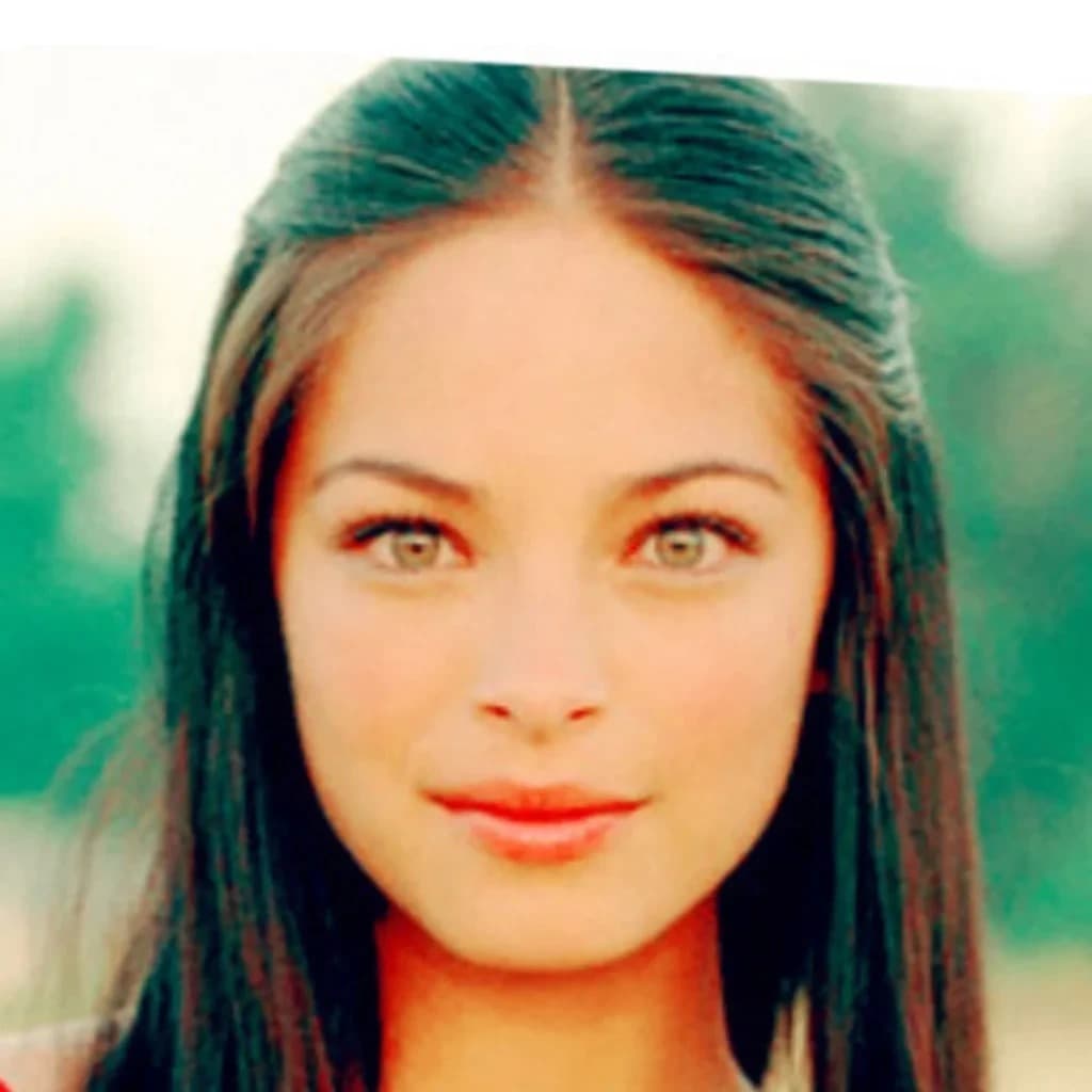 Foto de frente de Kristin Kreuk (Smallville)