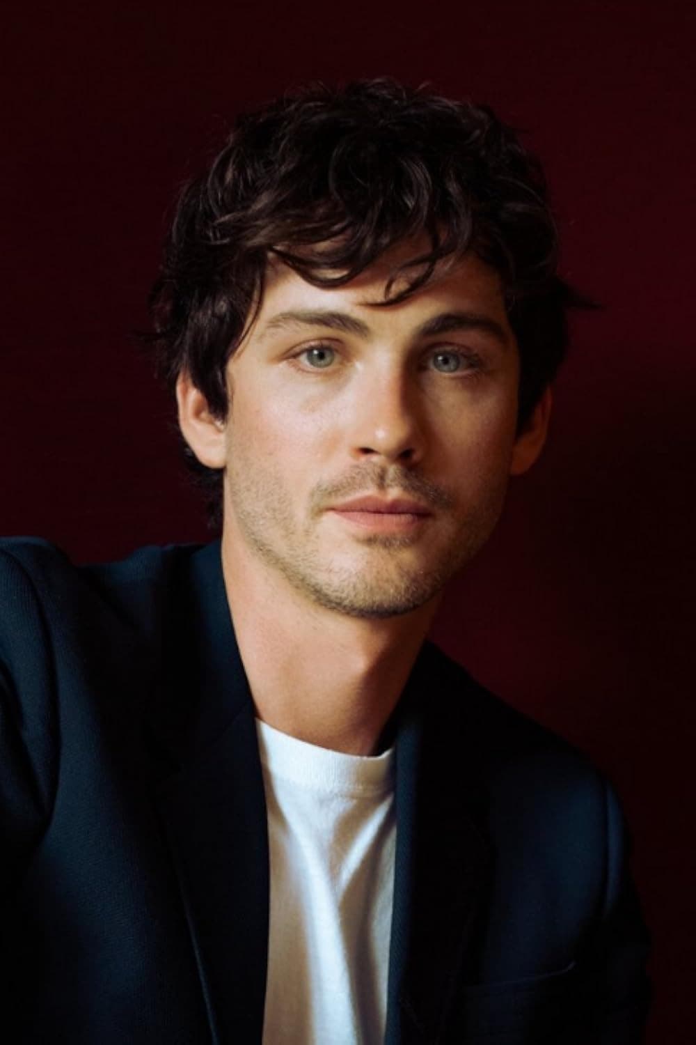 Foto de frente de Logan Lerman