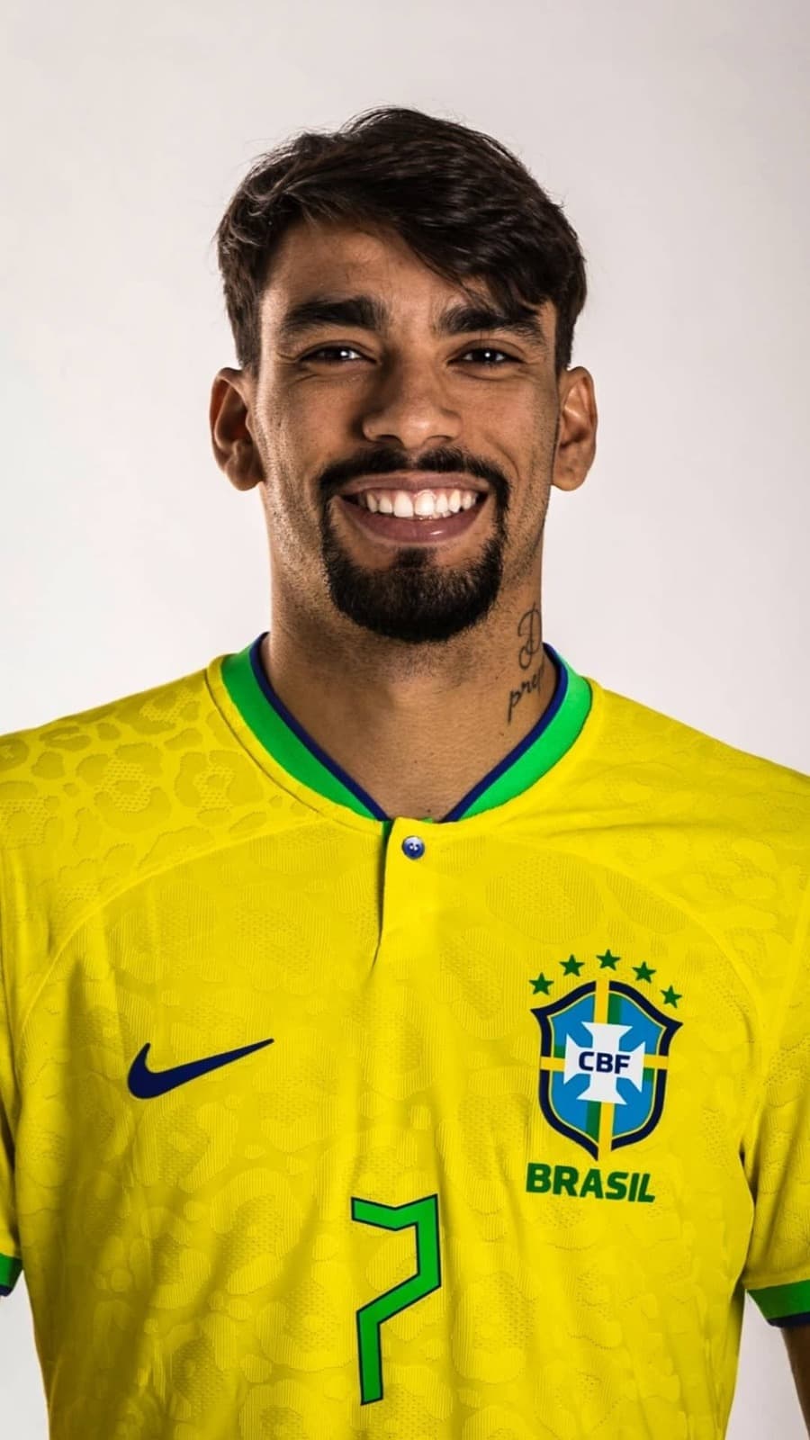 Foto de frente de Lucas Paquetá