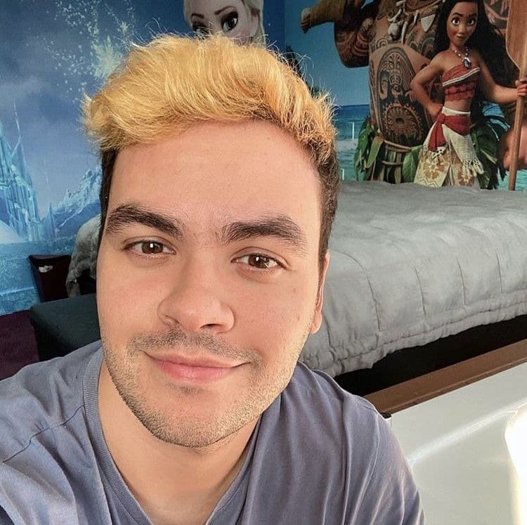Foto de frente de Luccas Neto