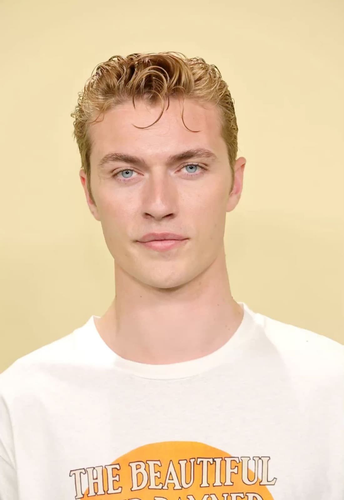 Foto de frente de Lucky Blue Smith