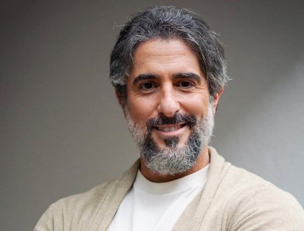Foto de frente de Marcos Mion