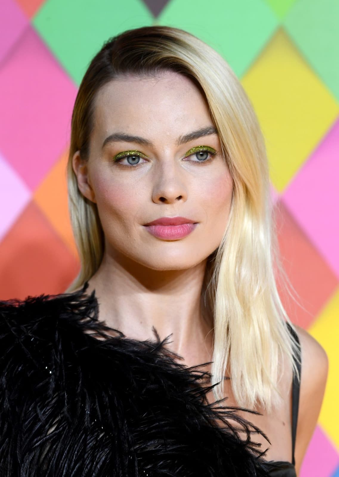 Foto de frente de Margot Robbie