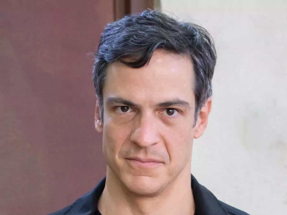 Foto de frente de Mateus Solano