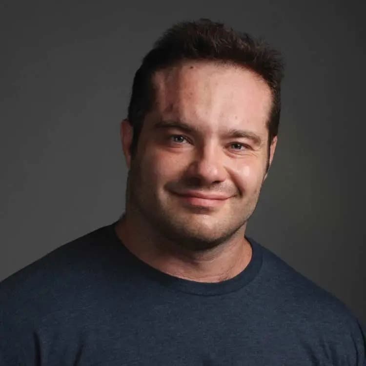 Foto de frente de Mike Israetel
